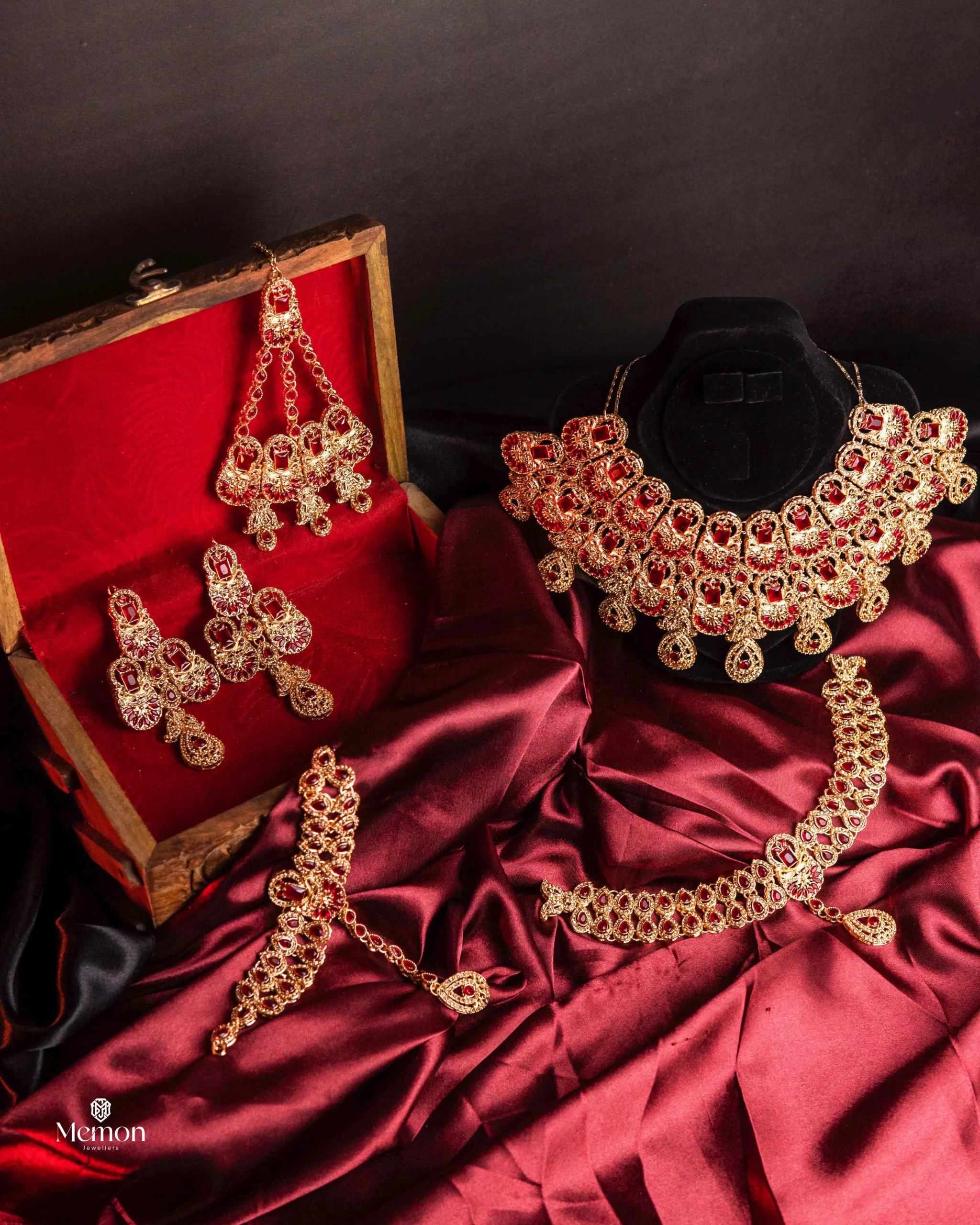ruby-red-stone-mehraab-bridal-set