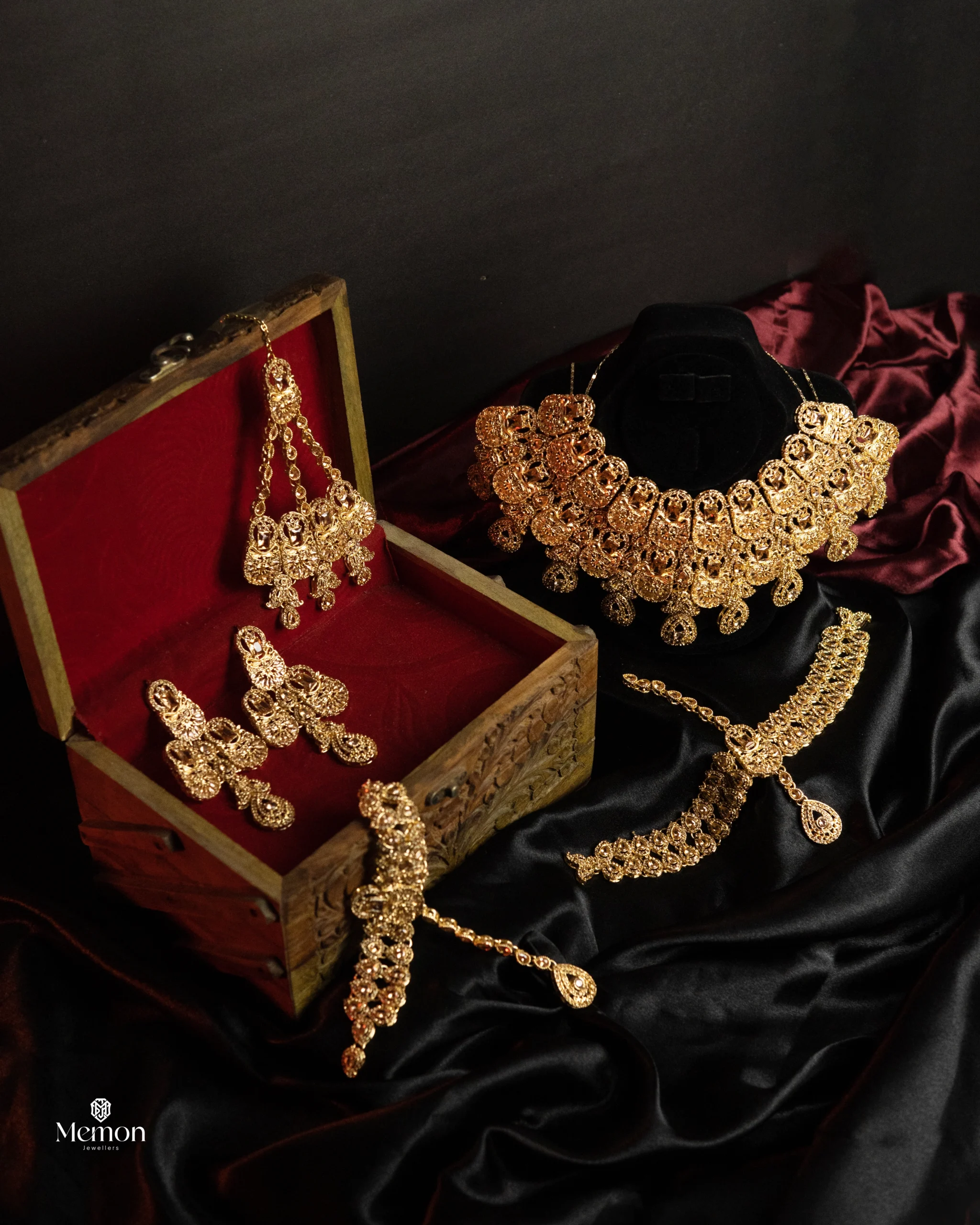 gold-stone-mehraab-bridal-set
