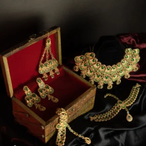 EMERALD GREEN STONE MEHRAAB BRIDAL SET